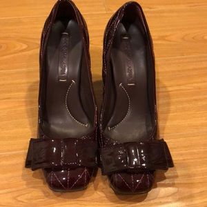 BCBGMAXAZRIA plum heels w/ bows